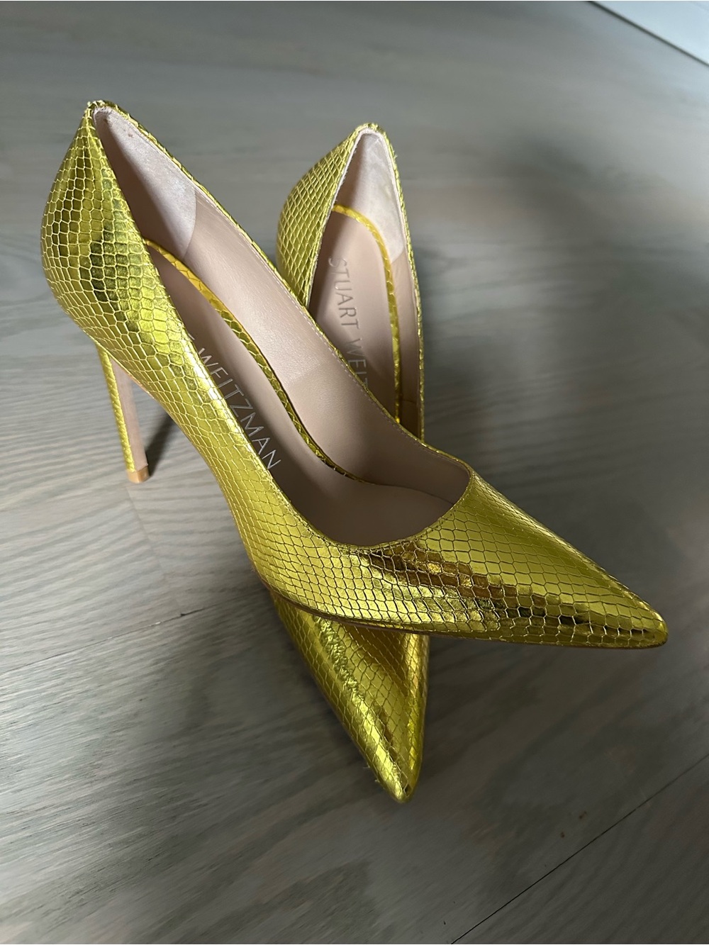Stuart Weitzman Metallic Gold Snakeskin Pumps – Size 8.5 - Picture 2 of 8